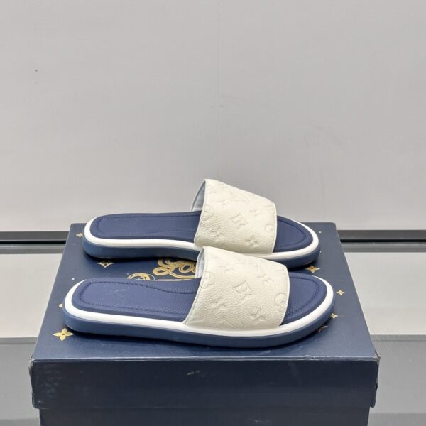 LV Men's Flat Beach SlidesMaterial